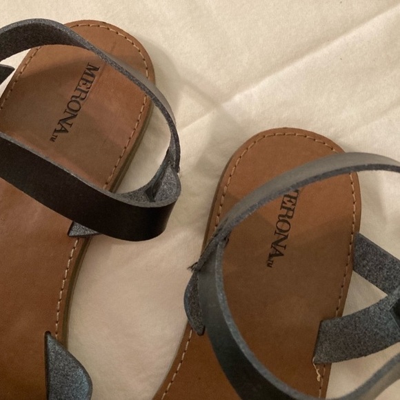 Merona Black crisscross Sandals - Picture 4 of 4